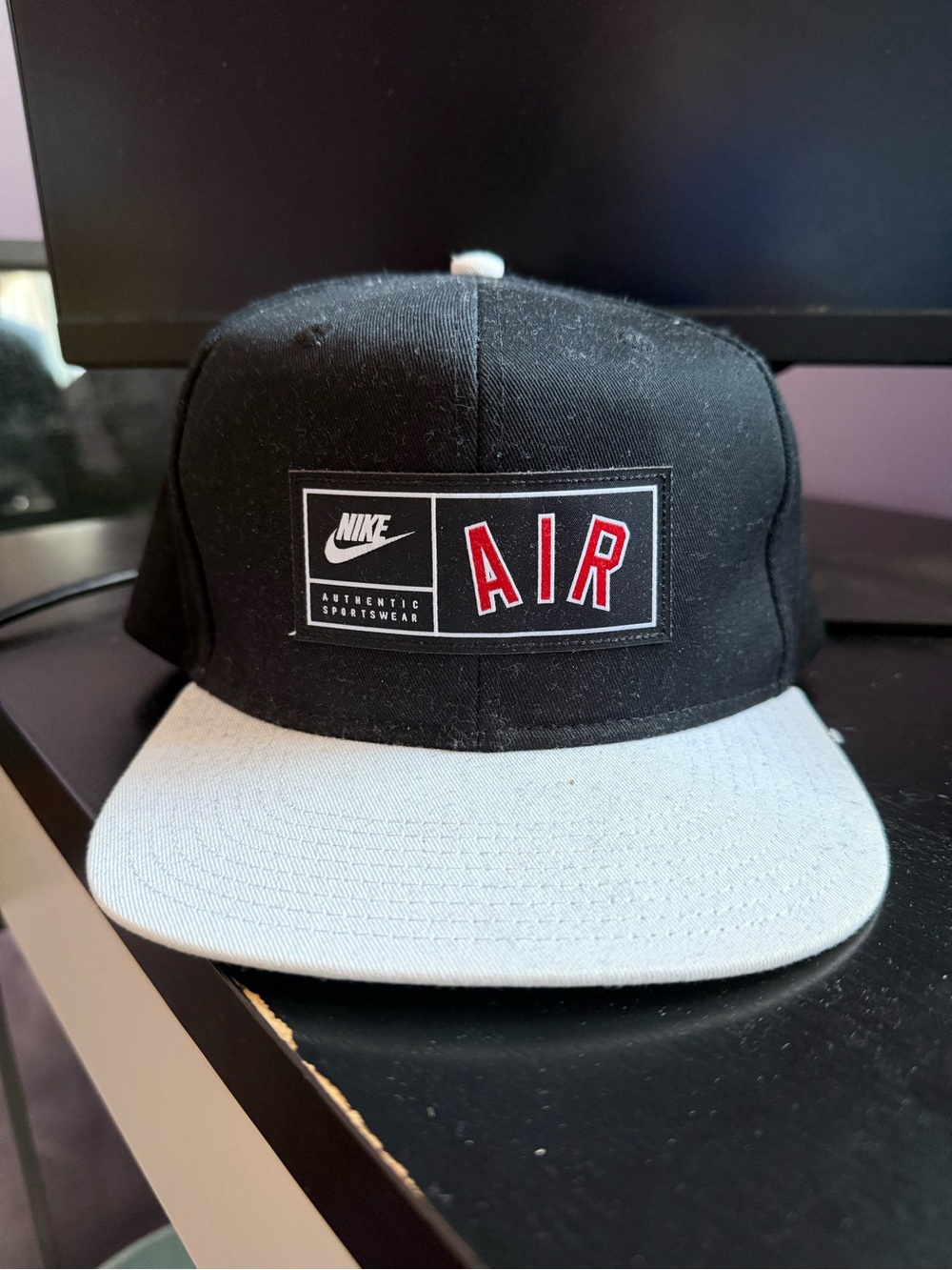 Nike Two-Tone AIR Snapback Hat - Black & Light Gray